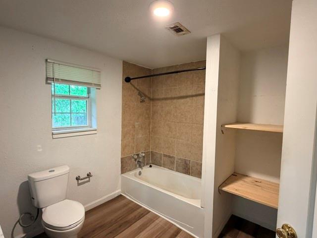 927 West Baker Street Denison, TX 75020 - Photo 5 of 14 a bathroom with a toilet a sink and bathtub