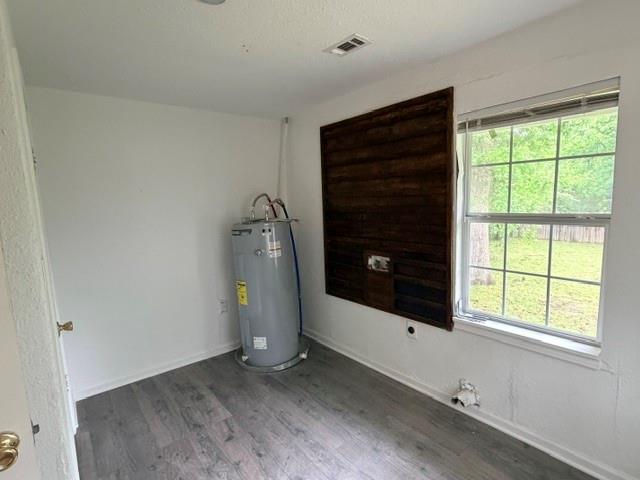 927 West Baker Street Denison, TX 75020 - Photo 10 of 14 a view of an empty room with a window