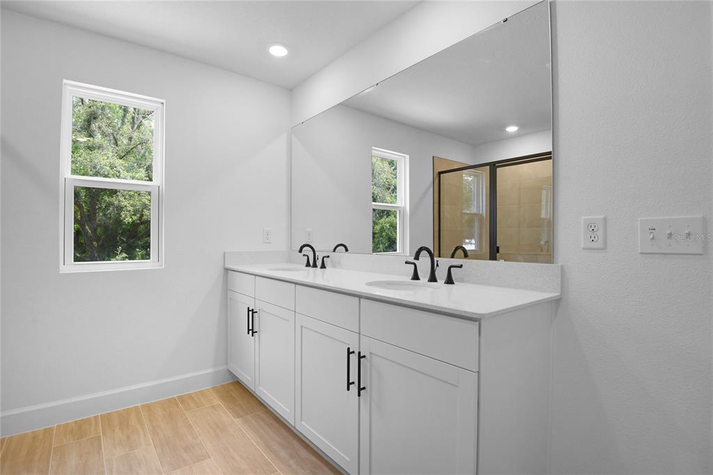 3725 Deer Rdg Drive Mount Dora, FL 32757 - Photo 16 of 23 a bathroom with 2 sink and a mirror