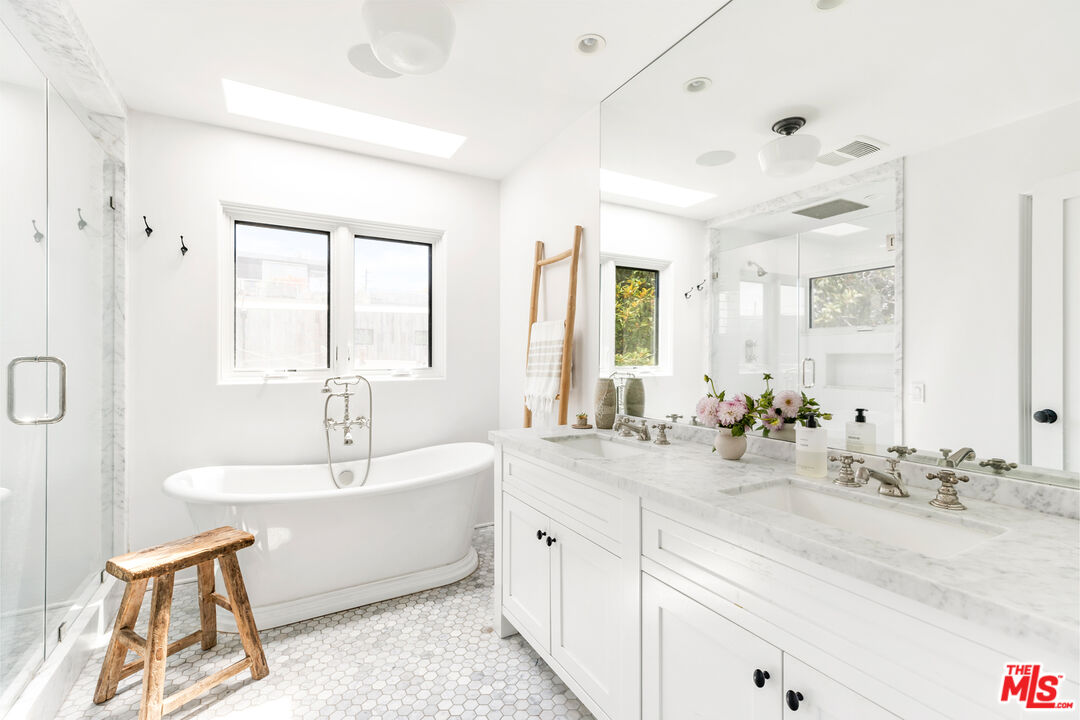 1616 Electric Avenue Venice, CA 90291 - Photo 23 of 35 a bathroom with double vanity sinks a mirror and a bathtub