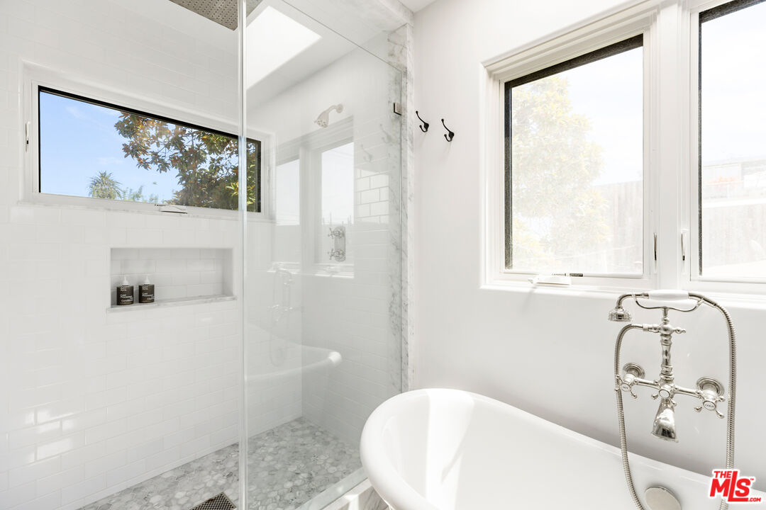 1616 Electric Avenue Venice, CA 90291 - Photo 24 of 35 a bathroom with a tub and a painting on the wall