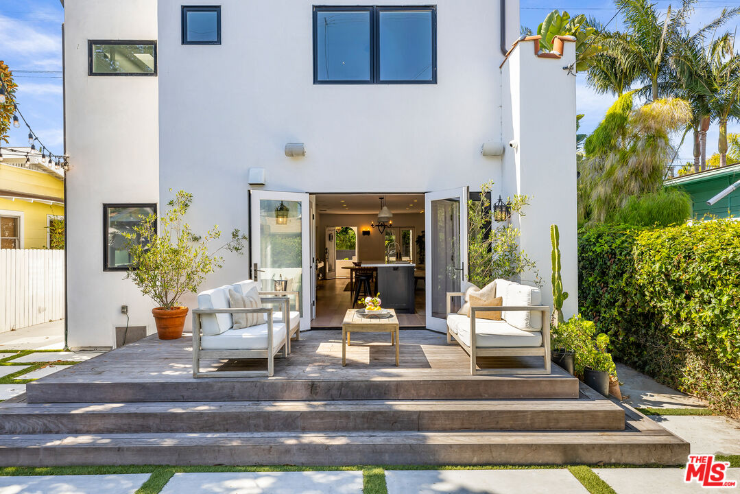 1616 Electric Avenue Venice, CA 90291 - Photo 26 of 35