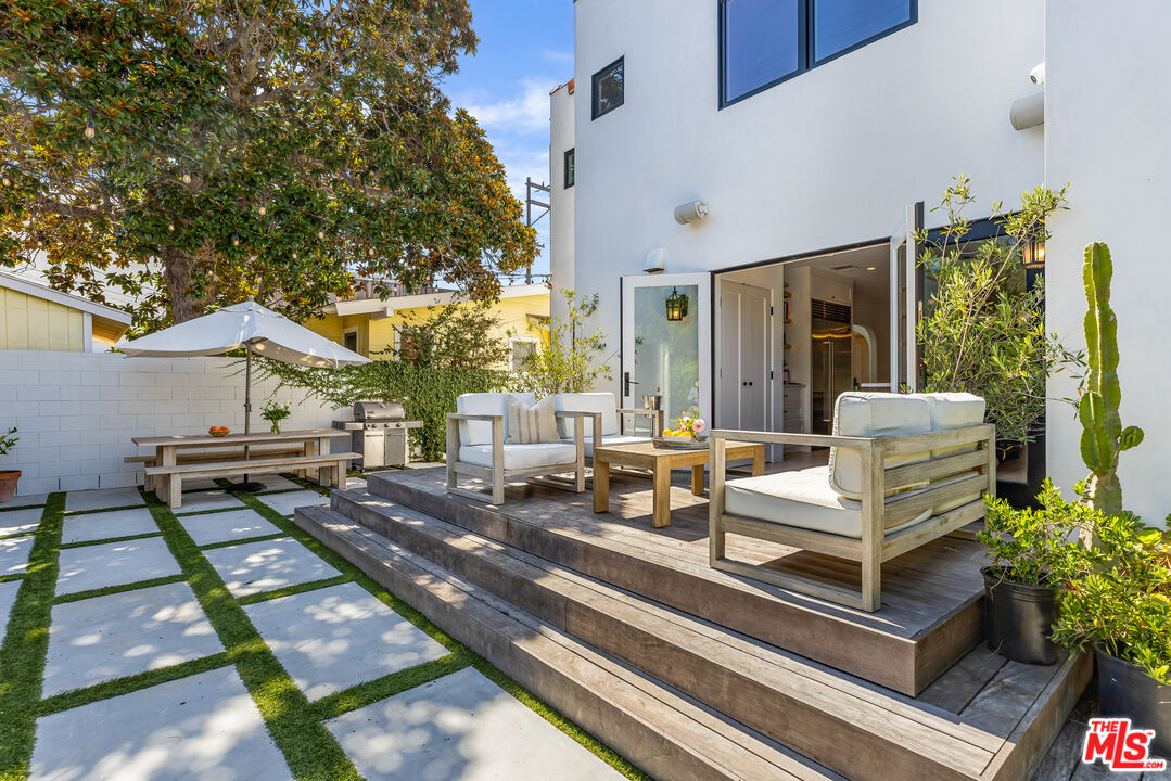 1616 Electric Avenue Venice, CA 90291 - Photo 27 of 35