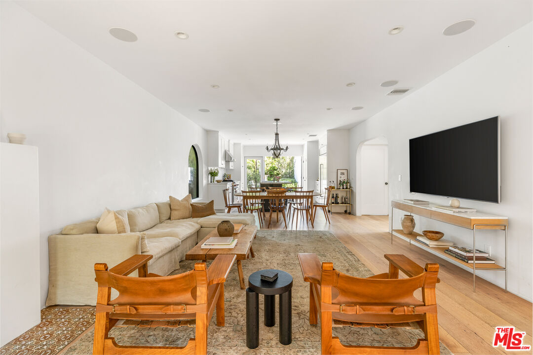 1616 Electric Avenue Venice, CA 90291 - Photo 7 of 35 a living room with furniture and a flat screen tv