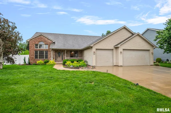 $399,985 | 228 Manor Hill Drive, Chatham, IL 62629