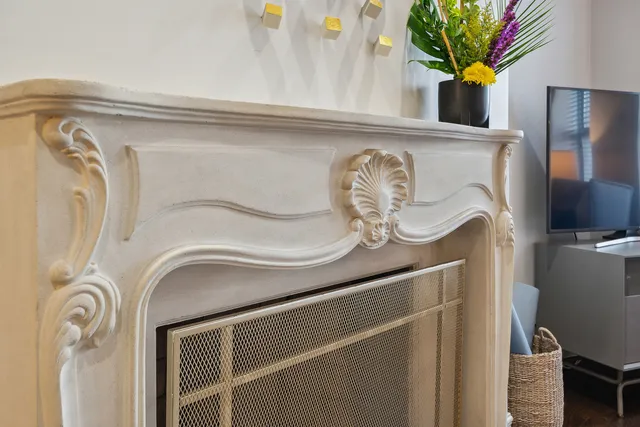 $5,300 | 70 East Walton Street, Unit 404, Chicago, IL 60611