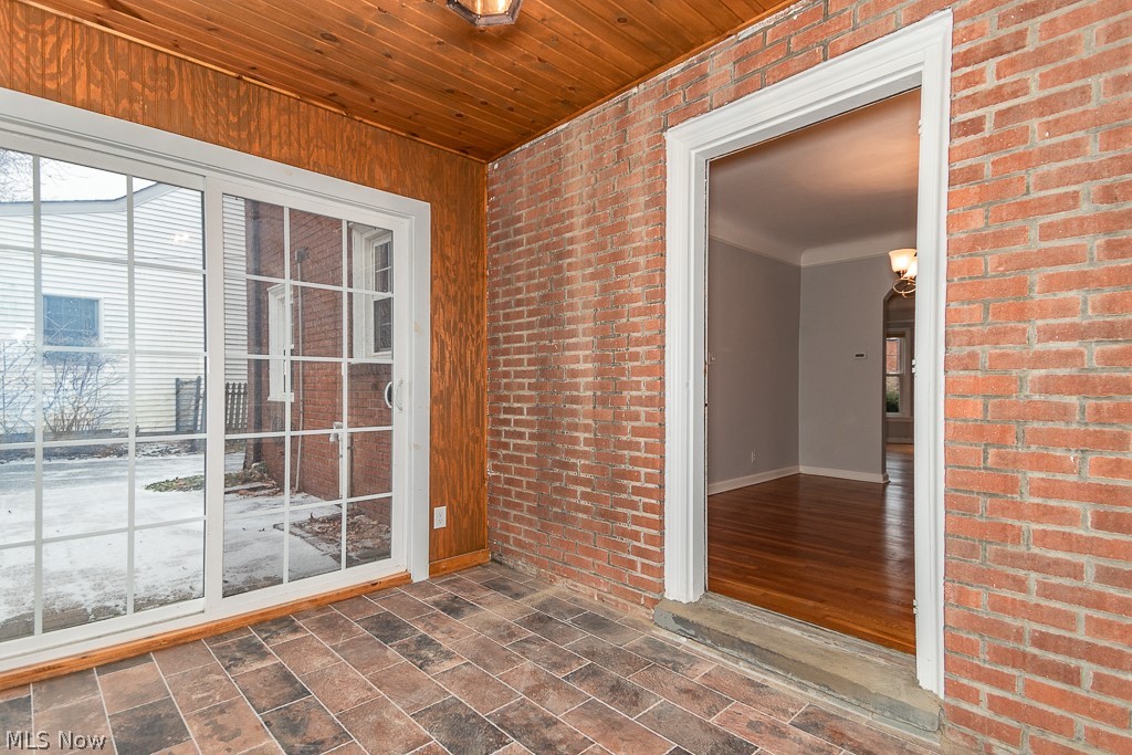 2587 Saybrook Road Cleveland, OH 44118 - Photo 19 of 35 Gallery Image 19