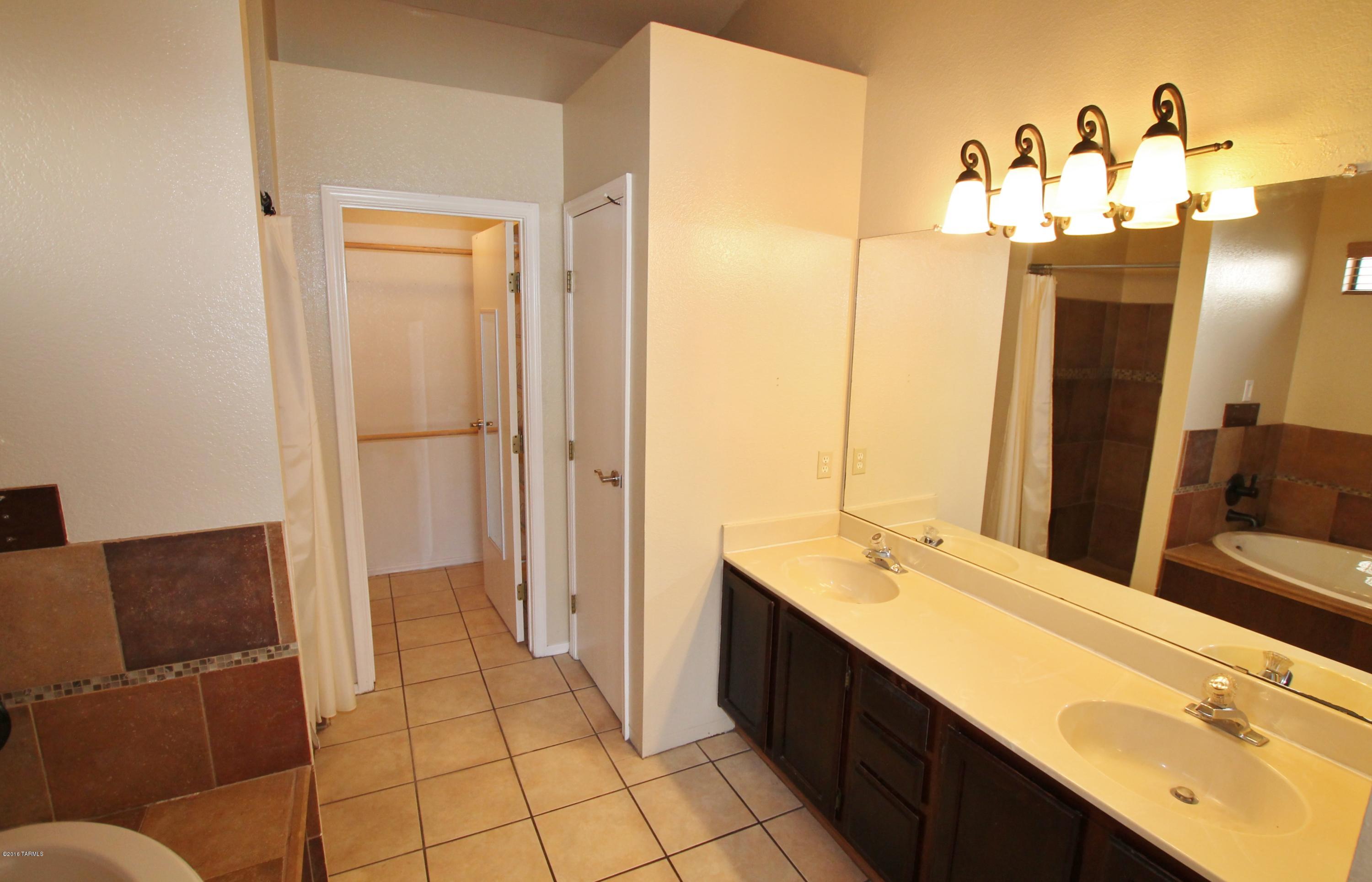 5202 West Nighthawk Way Tucson, AZ 85742 - Photo 12 of 24