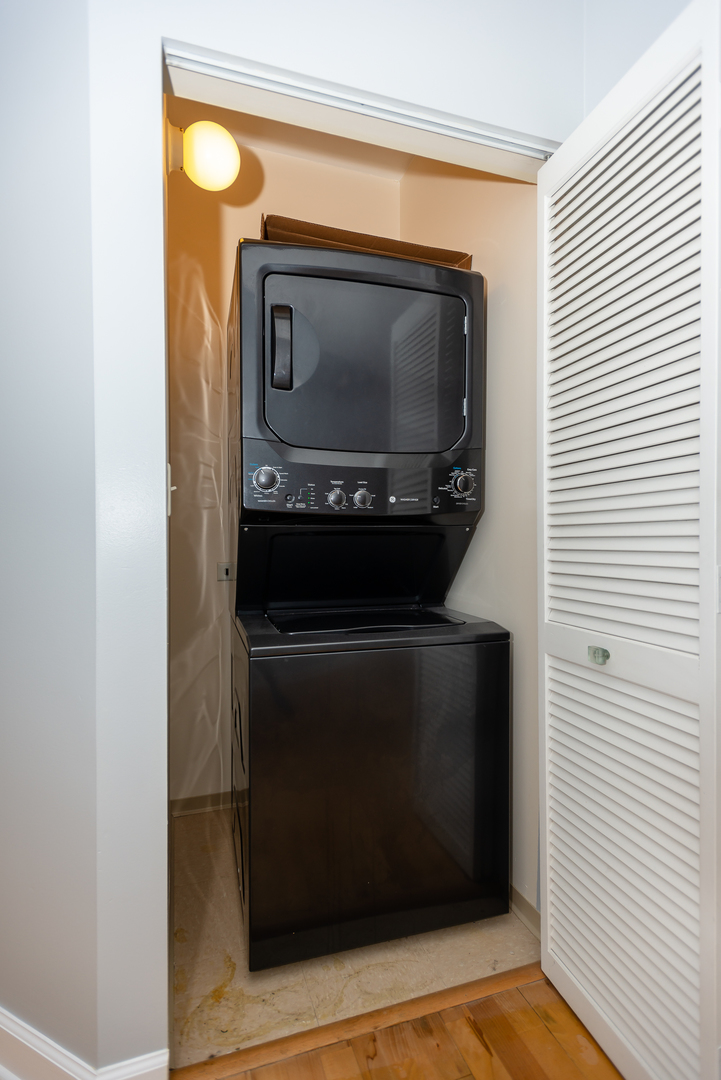1101 South State Street, Unit 1804 Chicago, IL 60605 - Photo 20 of 29 a utility room with washer and dryer