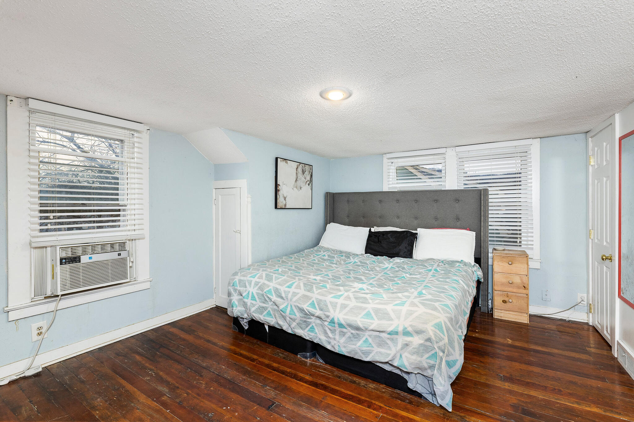 2132 Jackson Street La Crosse, WI 54601 - Photo 13 of 23 13 PRIMARY BEDROOM
