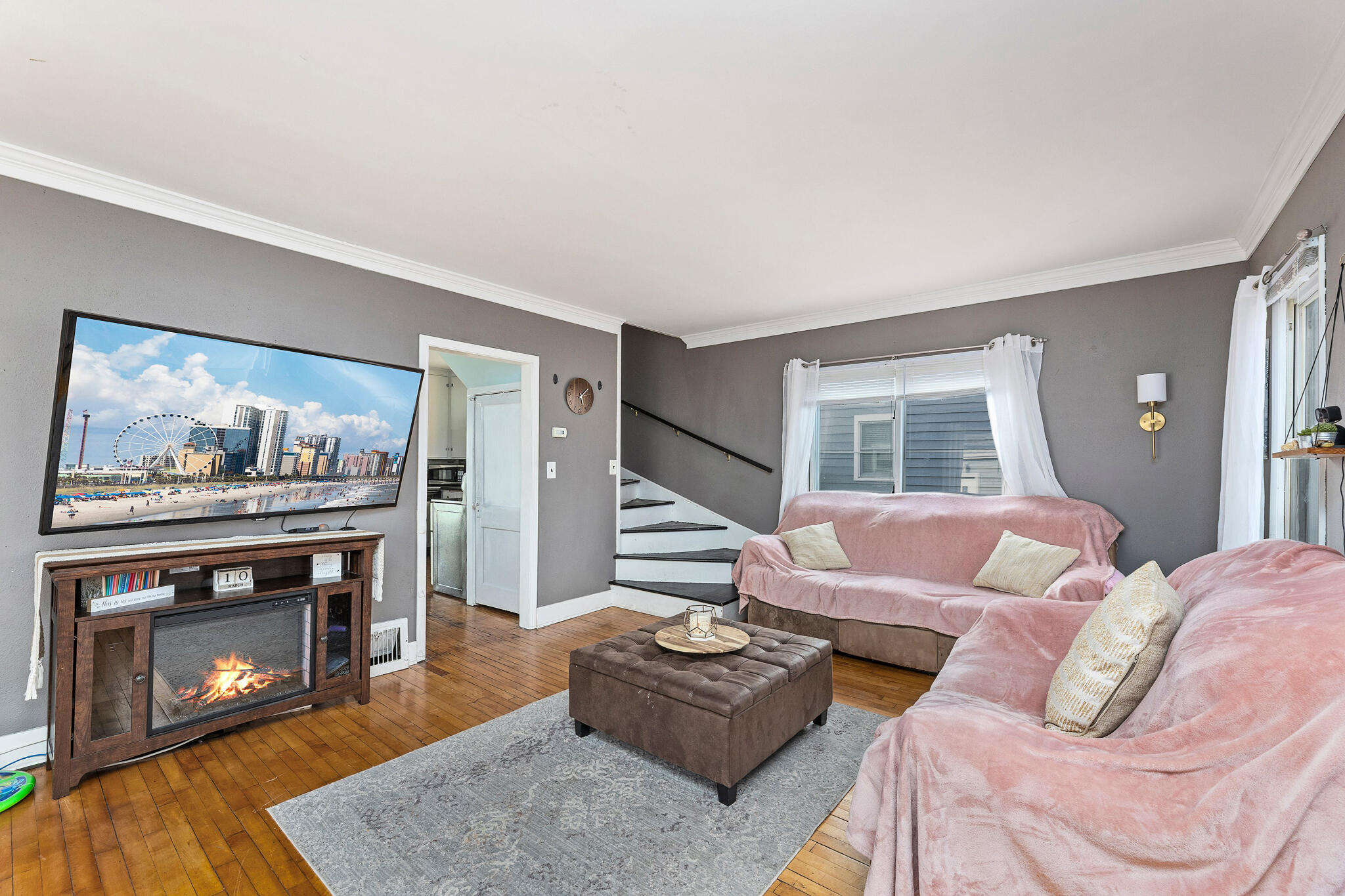 2132 Jackson Street La Crosse, WI 54601 - Photo 4 of 23 4 LIVING ROOM