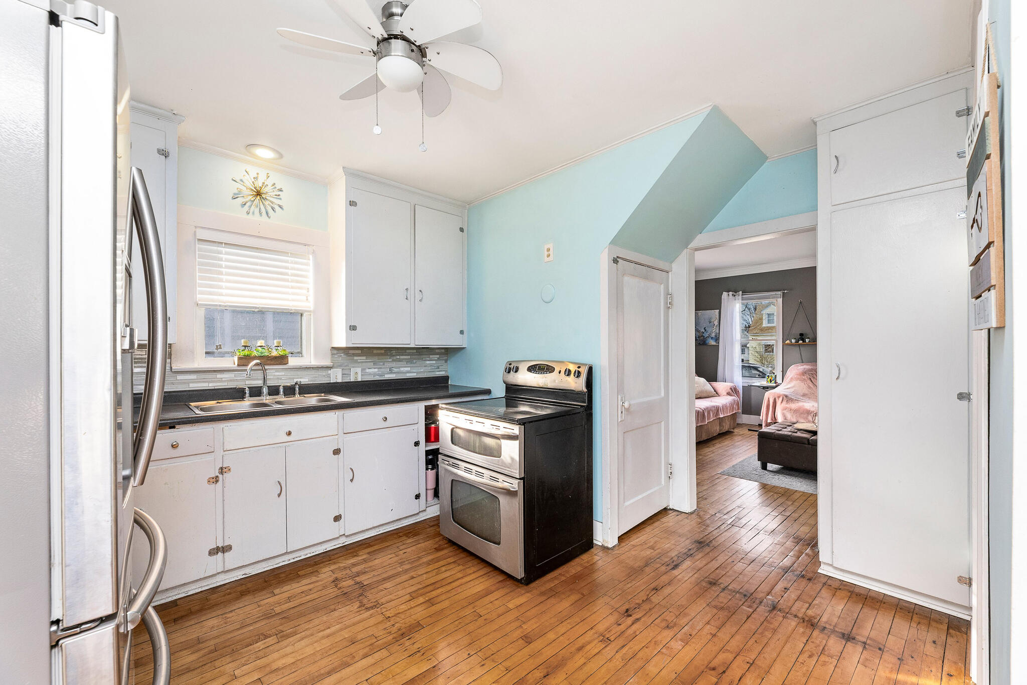 2132 Jackson Street La Crosse, WI 54601 - Photo 5 of 23 5 KITCHEN