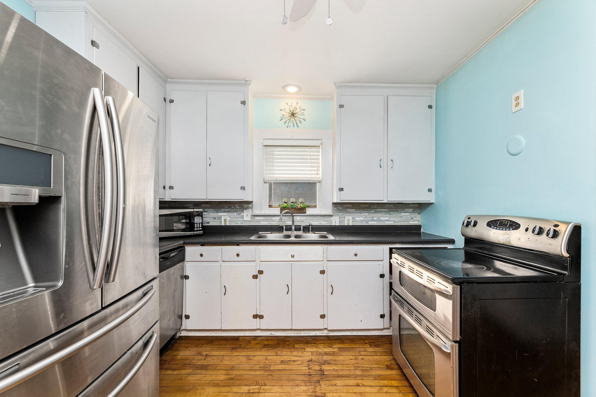 2132 Jackson Street La Crosse, WI 54601 - Photo 6 of 23 6 KITCHEN