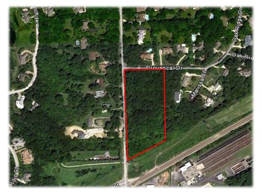 a view of a yard with basketball court