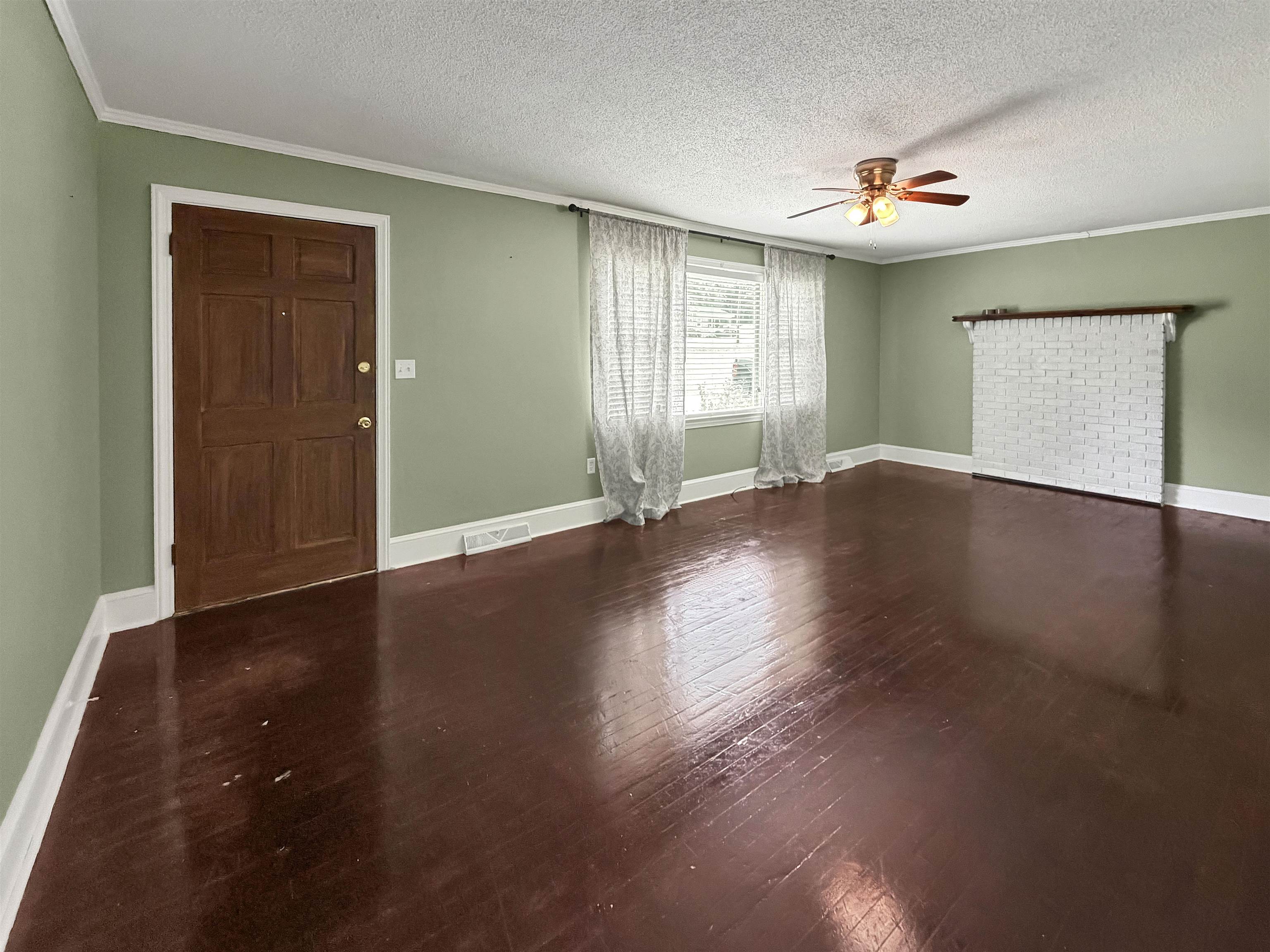 113 Pinewood Avenue Clinton, SC 29325 - Photo 2 of 14
