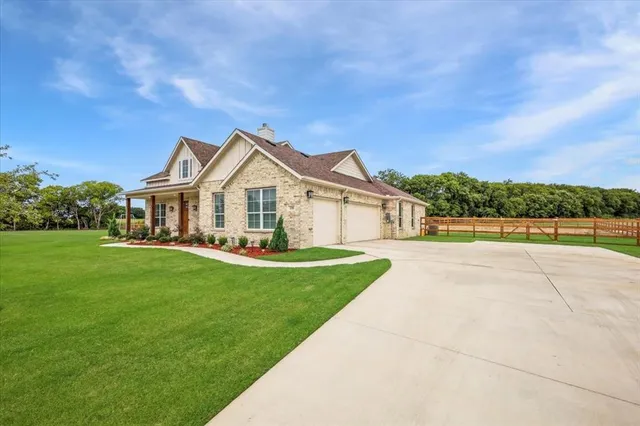 a view of house with garden and a pathway