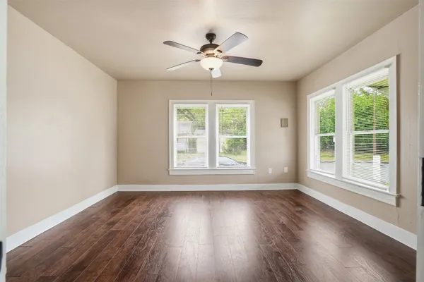 $1,600 | 402 3rd Street, Humble, TX 77338
