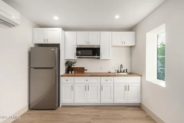 $629,900 | 385 East Clarendon Avenue, Phoenix, AZ 85012