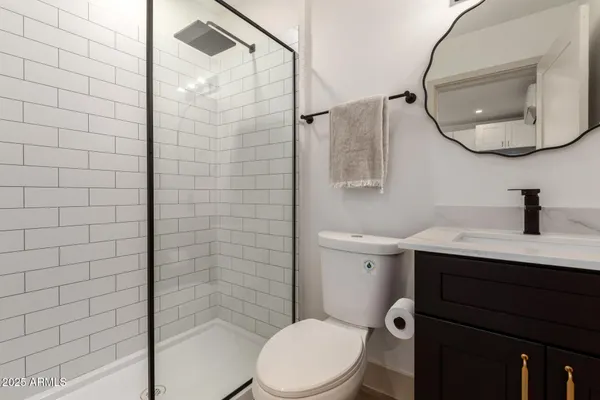 $629,900 | 385 East Clarendon Avenue, Phoenix, AZ 85012