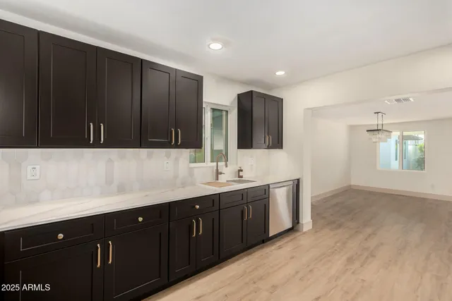 $710,000 | 385 East Clarendon Avenue, Phoenix, AZ 85012