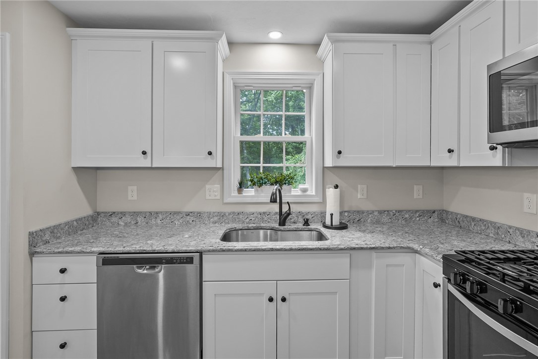 17 Fisher Road Cumberland, RI 02864 - Photo 7 of 46