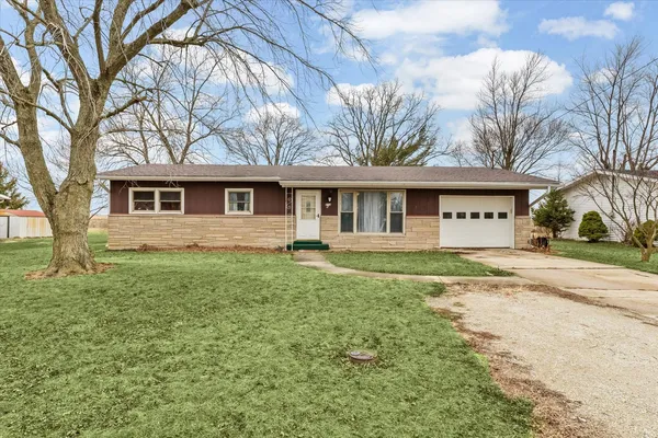 a view of a house with a yard