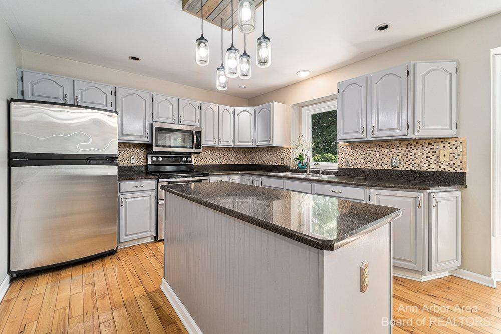922 Main Street Fenton, MI 48430 - Photo 12 of 42 Photo 12