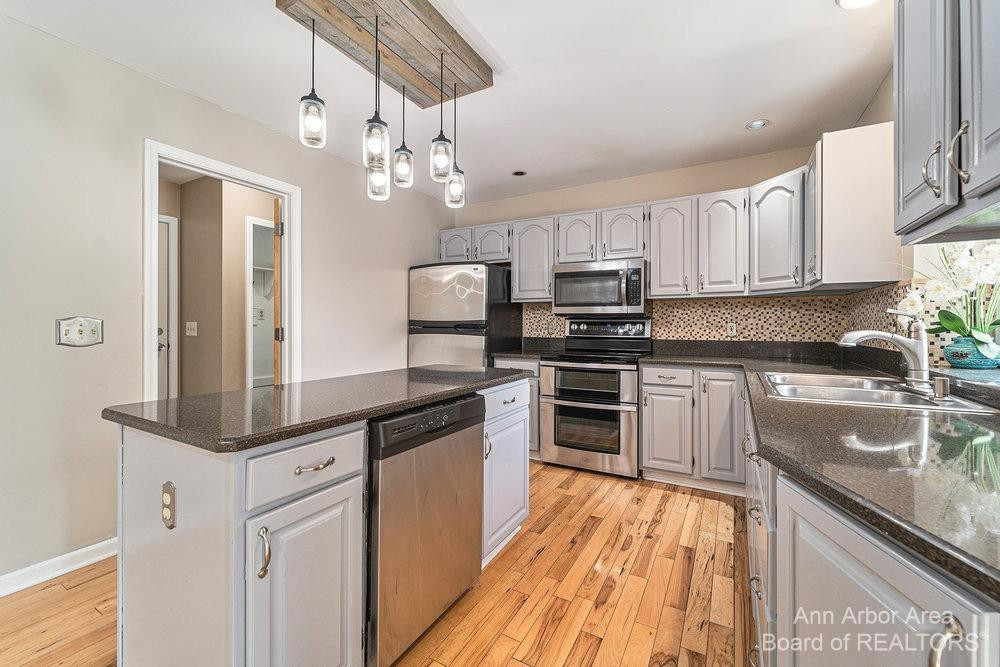 922 Main Street Fenton, MI 48430 - Photo 13 of 42 Photo 13