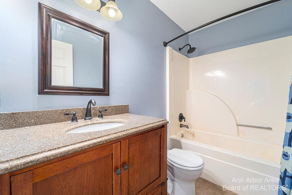 922 Main Street Fenton, MI 48430 - Photo 25 of 42 Photo 25