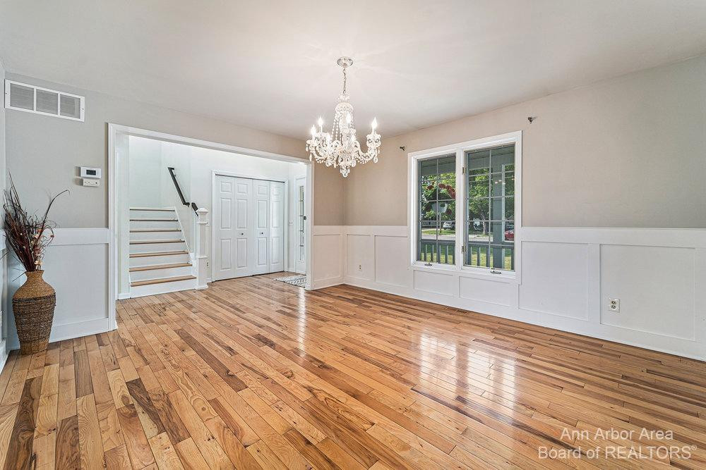 922 Main Street Fenton, MI 48430 - Photo 5 of 42 Photo 5