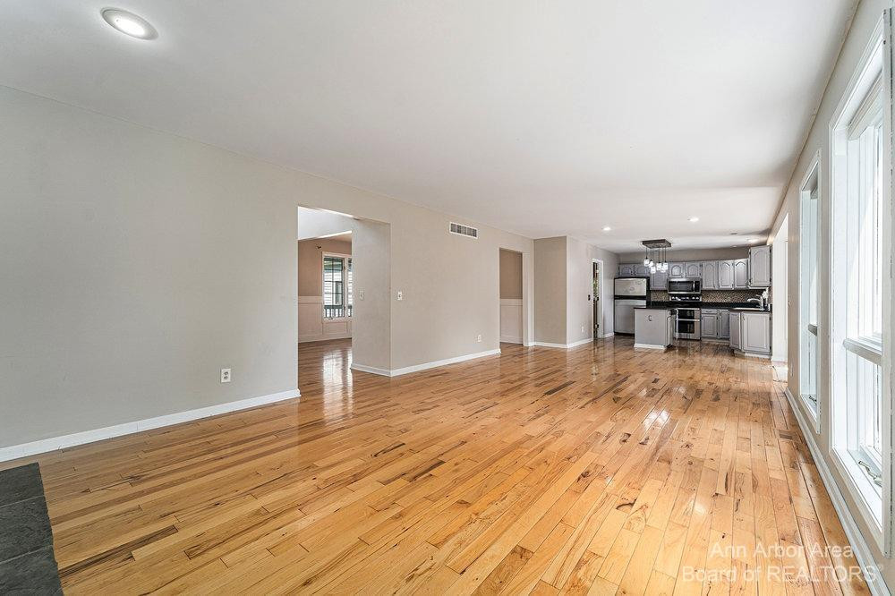 922 Main Street Fenton, MI 48430 - Photo 10 of 42 Photo 10