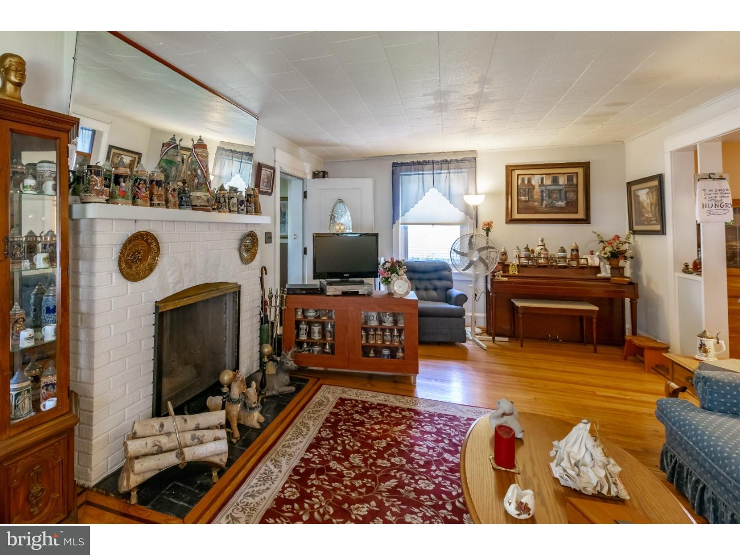 110 West Ridley Avenue Ridley Park, PA 19078 - Photo 5 of 25 Living Room
