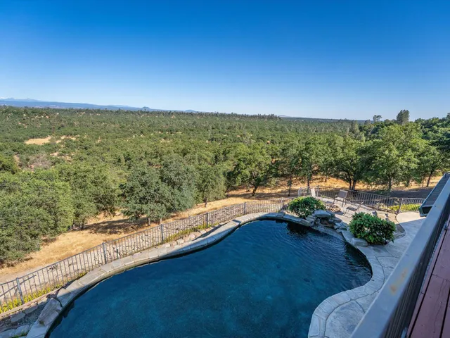 $989,000 | 22672 Knollwood Drive, Palo Cedro, CA 96073