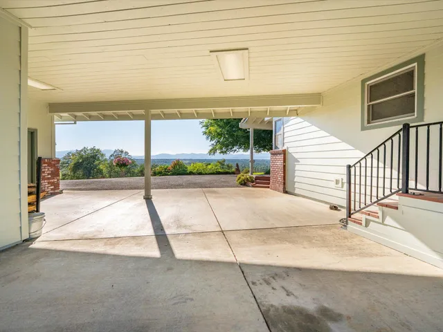 $989,000 | 22672 Knollwood Drive, Palo Cedro, CA 96073