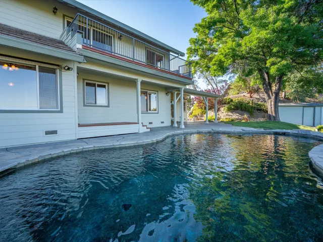 $989,000 | 22672 Knollwood Drive, Palo Cedro, CA 96073