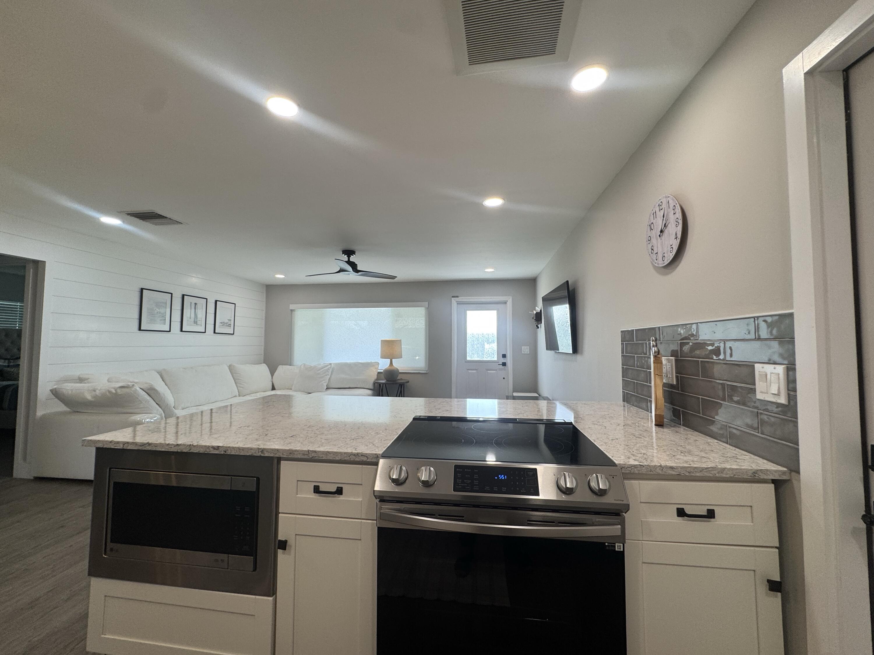 108 Southwest 9th Street Boynton Beach, FL 33426 - Photo 11 of 39 IMG_3962