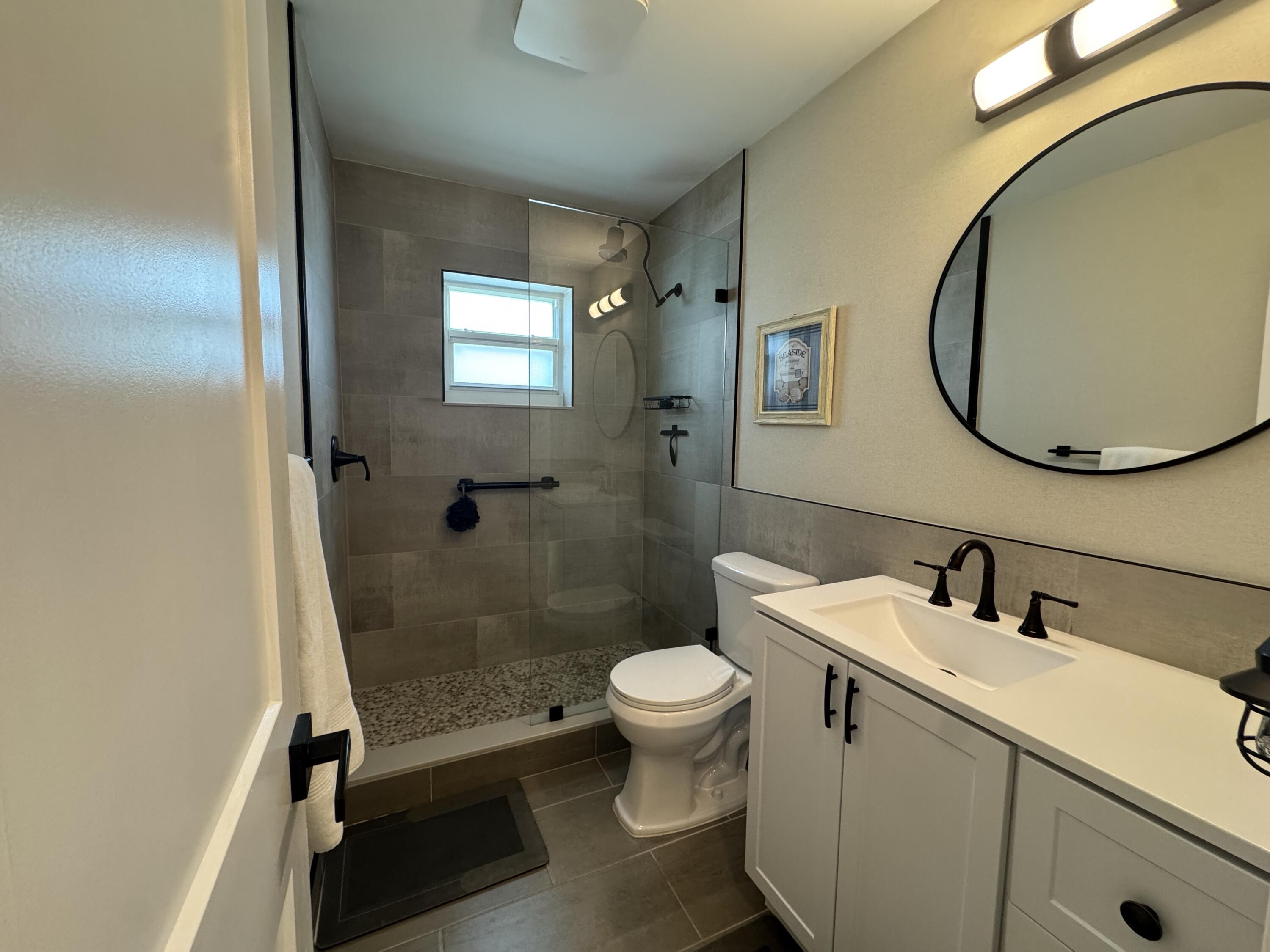 108 Southwest 9th Street Boynton Beach, FL 33426 - Photo 19 of 39 Main Bathroom