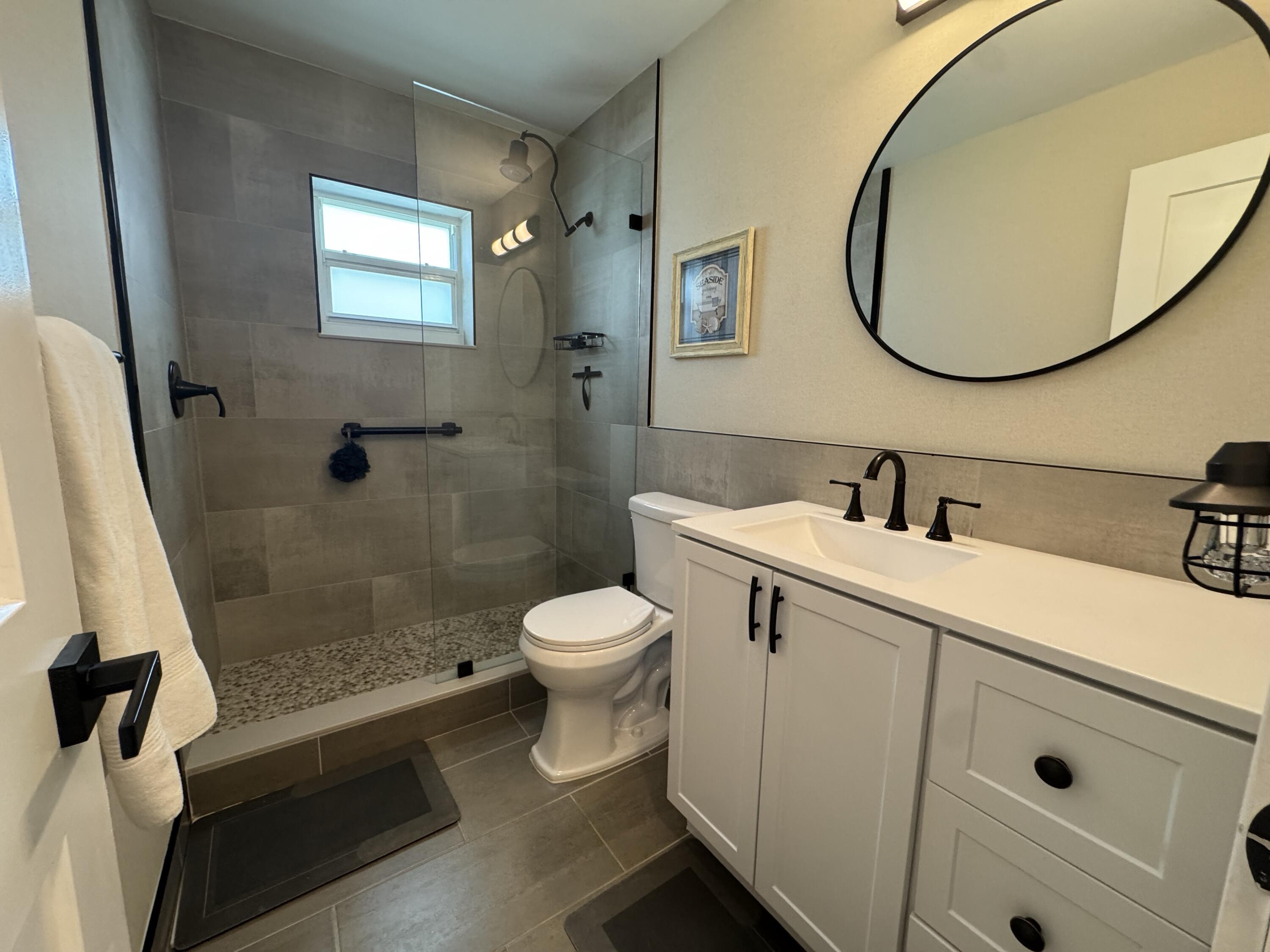 108 Southwest 9th Street Boynton Beach, FL 33426 - Photo 20 of 39 Main Bathroom