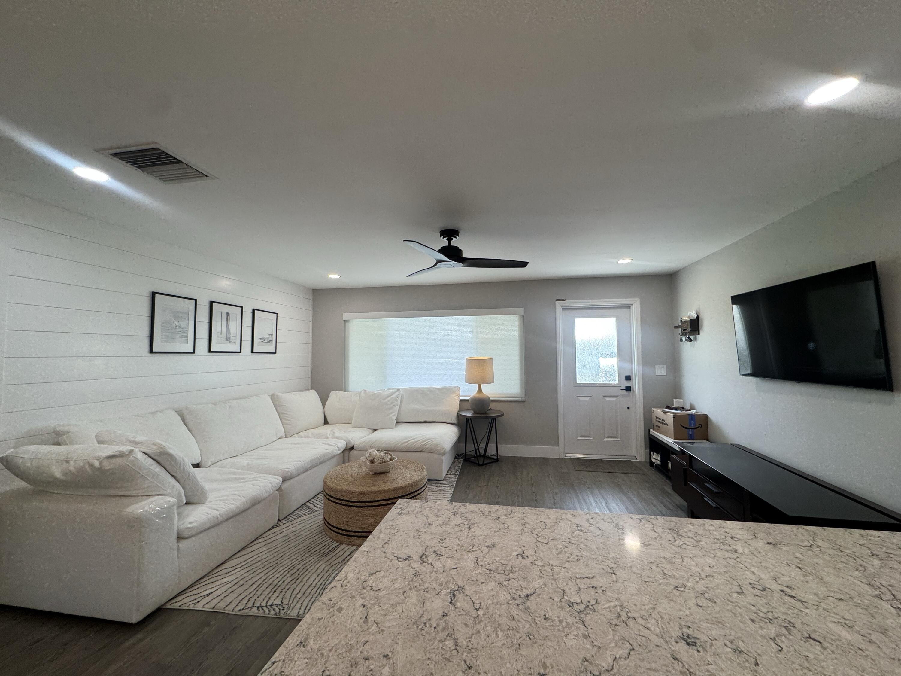 108 Southwest 9th Street Boynton Beach, FL 33426 - Photo 7 of 39 Luxury Vinal Floors