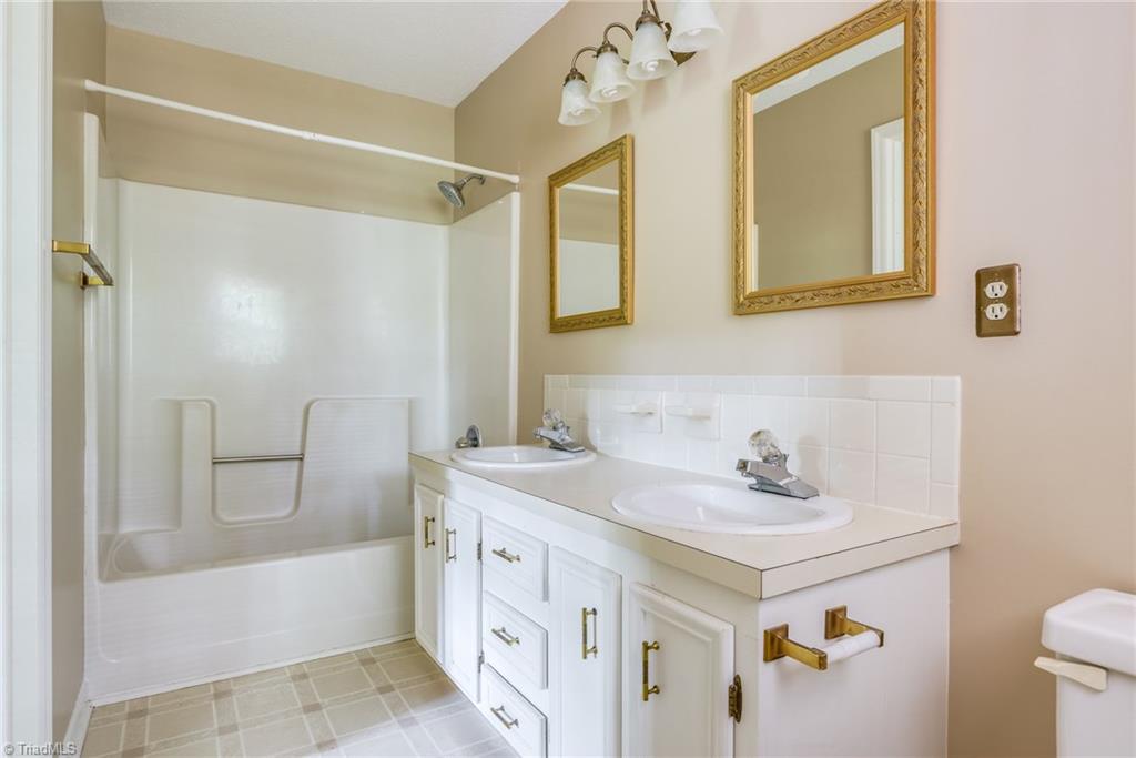 602 Barkworth Road Clemmons, NC 27012 - Photo 15 of 27 Gallery Image 15