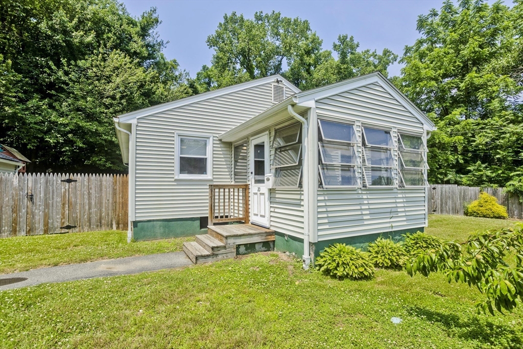 20 Maura Street Springfield, MA 01104 - Photo 5 of 41 a backyard of a house with table and chairs