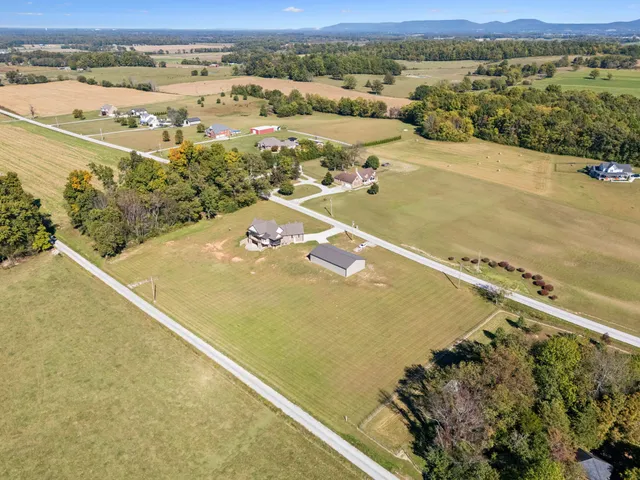 $930,000 | 105 Barbara Spears Road, Morrison, TN 37357