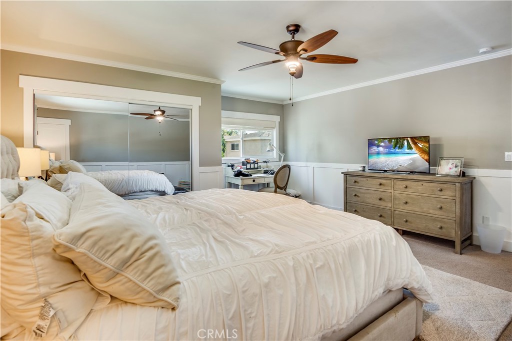 2505 Vail Avenue Redondo Beach, CA 90278 - Photo 27 of 41 a bedroom with a bed and a chandelier