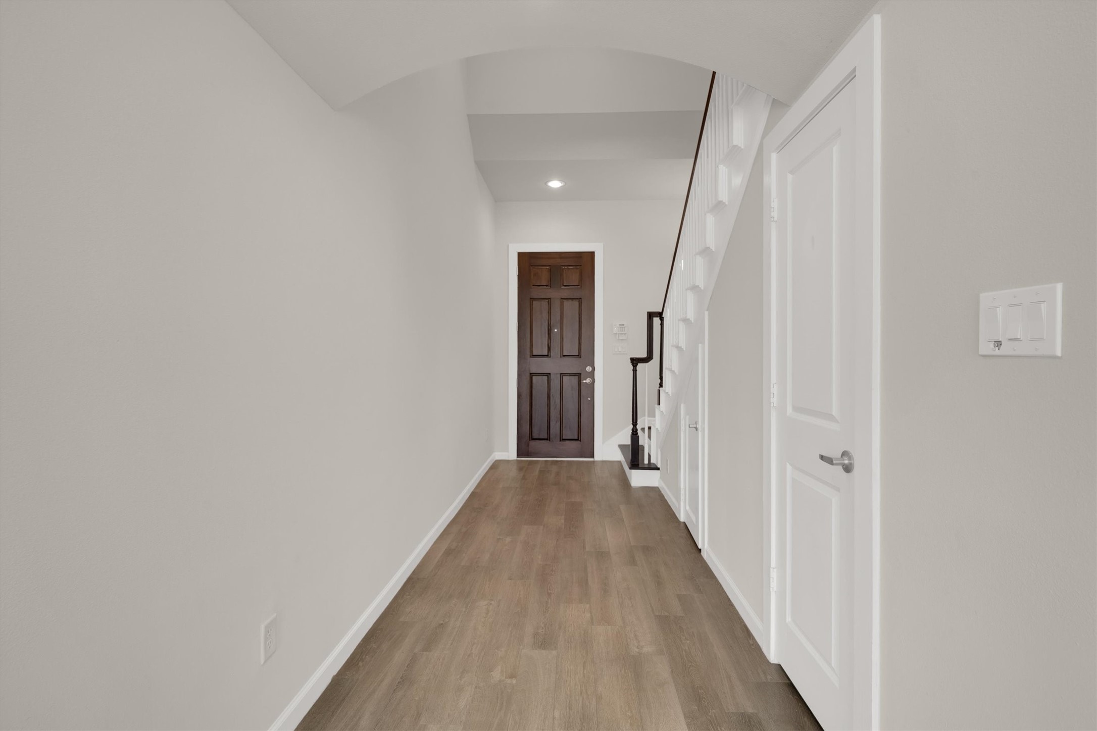 9405 Blalock Tree Court Houston, TX 77080 - Photo 16 of 39 a view of a hallway with wooden floor and entryway