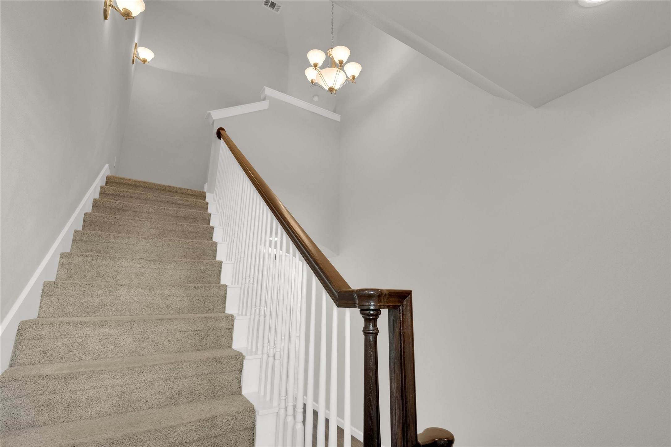 9405 Blalock Tree Court Houston, TX 77080 - Photo 18 of 39 a view of entryway