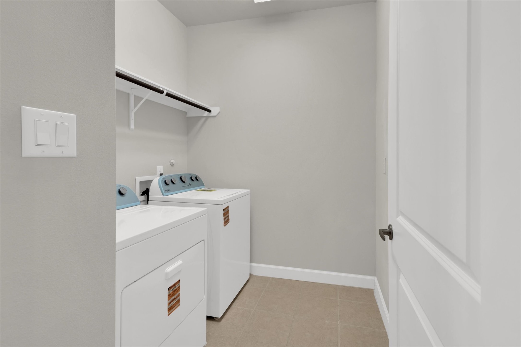 9405 Blalock Tree Court Houston, TX 77080 - Photo 20 of 39 a utility room with dryer and washer