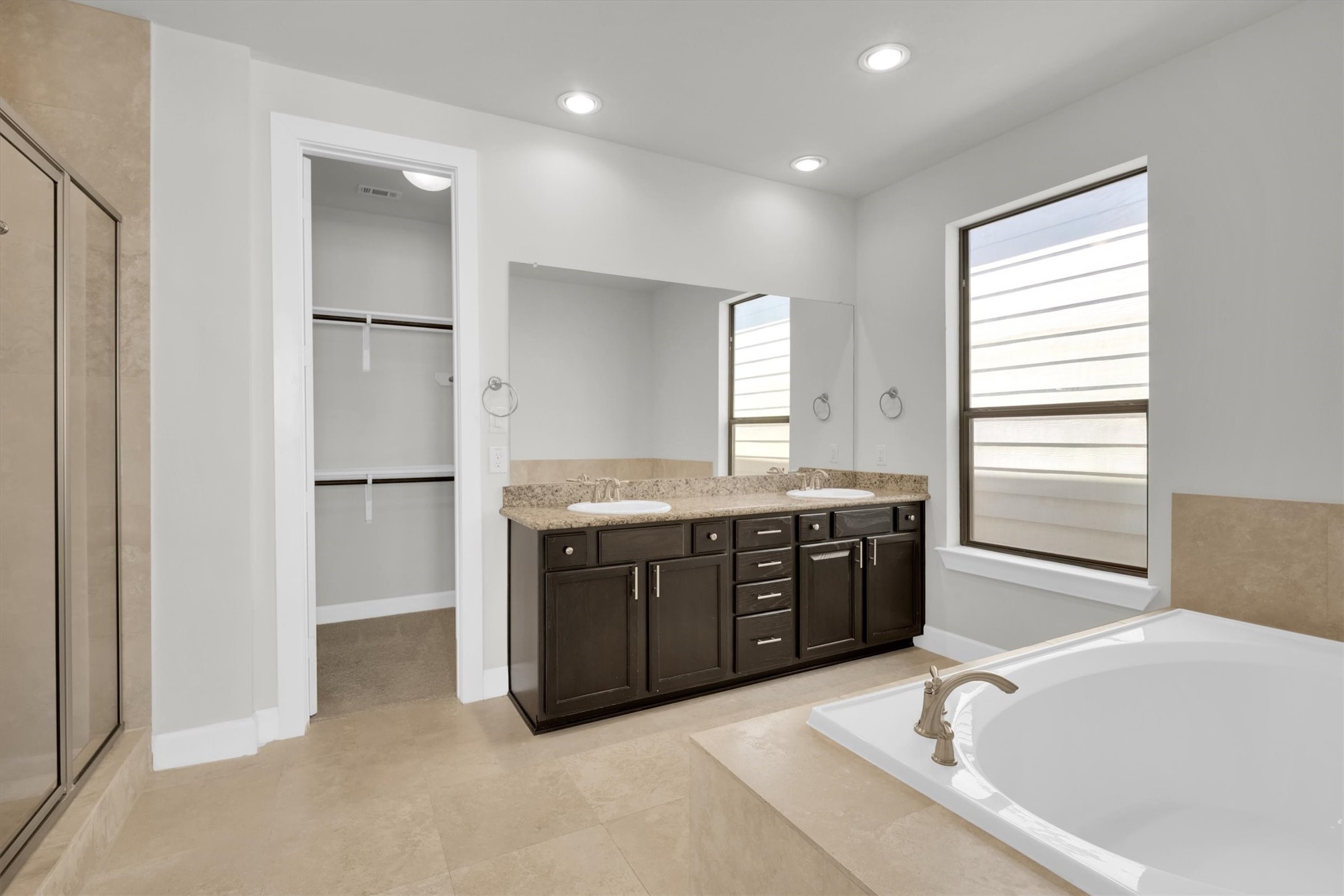 9405 Blalock Tree Court Houston, TX 77080 - Photo 26 of 39 a bathroom with a tub sink and mirror