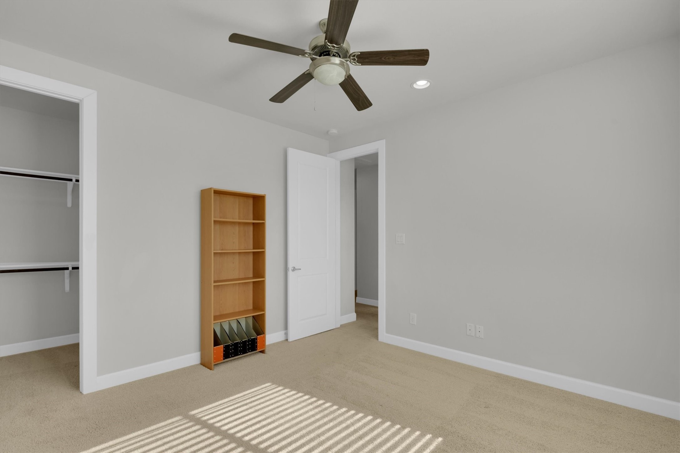 9405 Blalock Tree Court Houston, TX 77080 - Photo 35 of 39 a view of a livingroom with a space and a ceiling fan