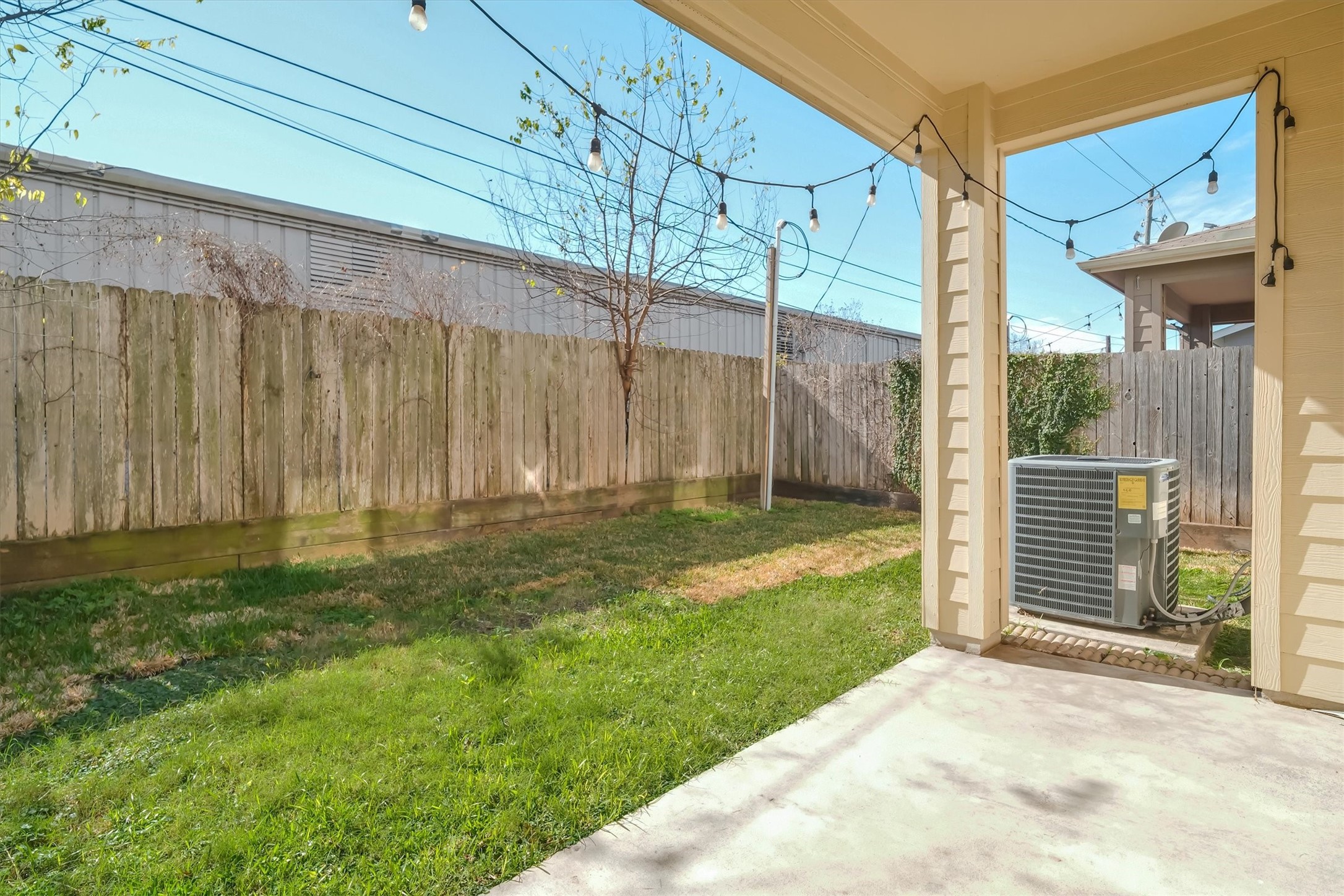 9405 Blalock Tree Court Houston, TX 77080 - Photo 36 of 39 a backyard of a house