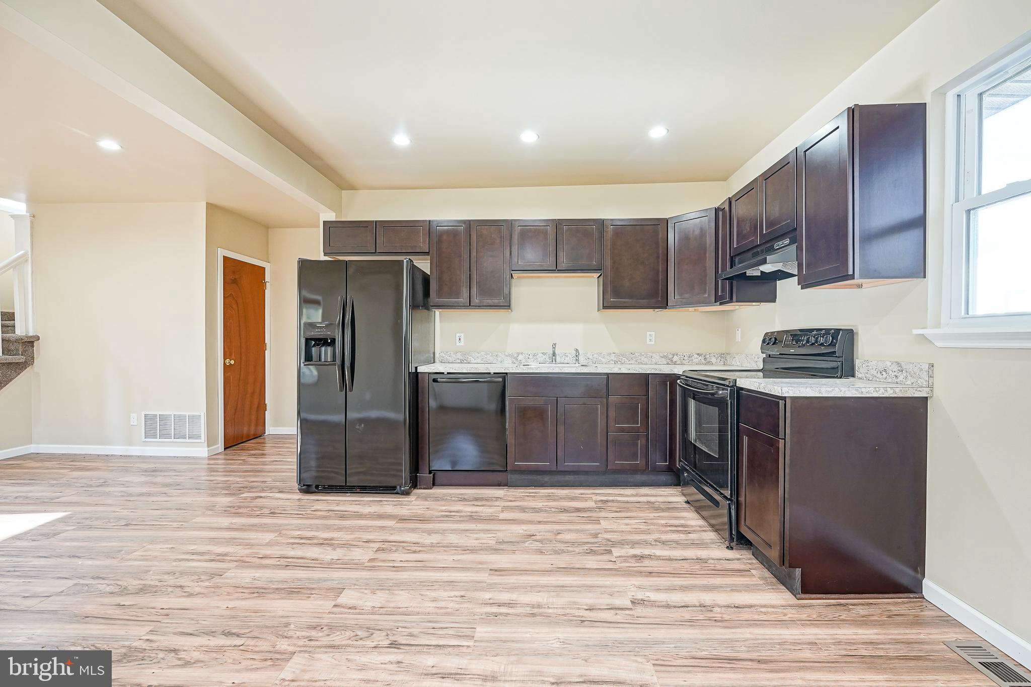 226 East Gibbsboro Road Lindenwold, NJ 08021 - Photo 4 of 25